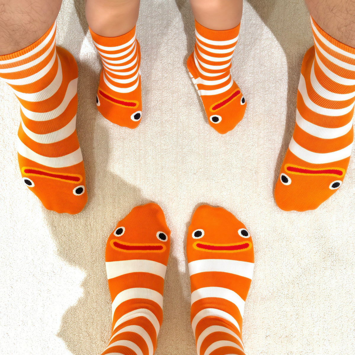 Chaussettes-chaussons rayées à motifs amusants pour toute la famille (4 paires) - image 1