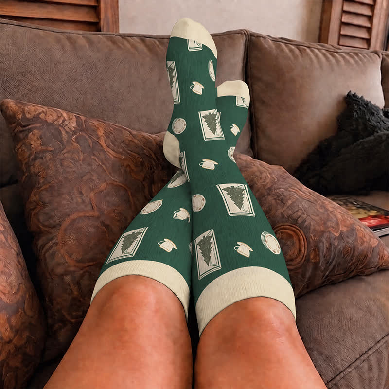 Chaussettes de compression grand format « Village de Noël » - image 1