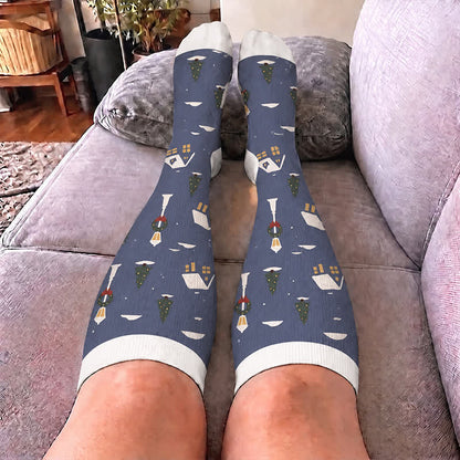 Chaussettes de compression grand format « Village de Noël » - image 2