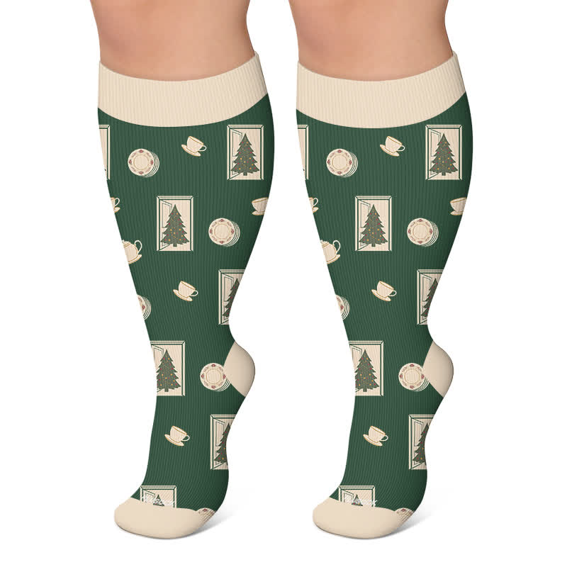 Chaussettes de compression grand format « Village de Noël » - Vert - 4XL - image 4