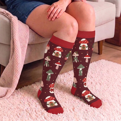 Chaussettes de compression grandes tailles en forme de champignons de jardin à motifs. - image 1