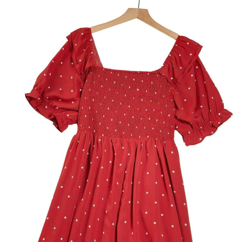 Robe midi rouge à pois smockée - image 1
