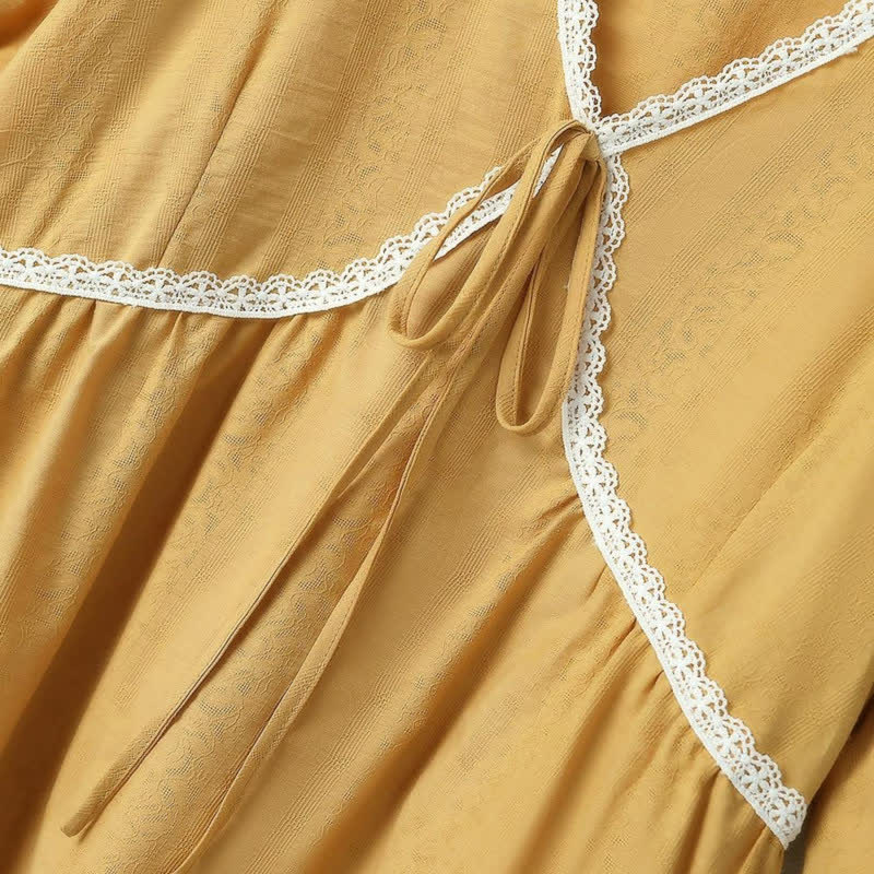 Chemisier grande taille en coton à col V et bordure en dentelle, noué sur le devant - image 2