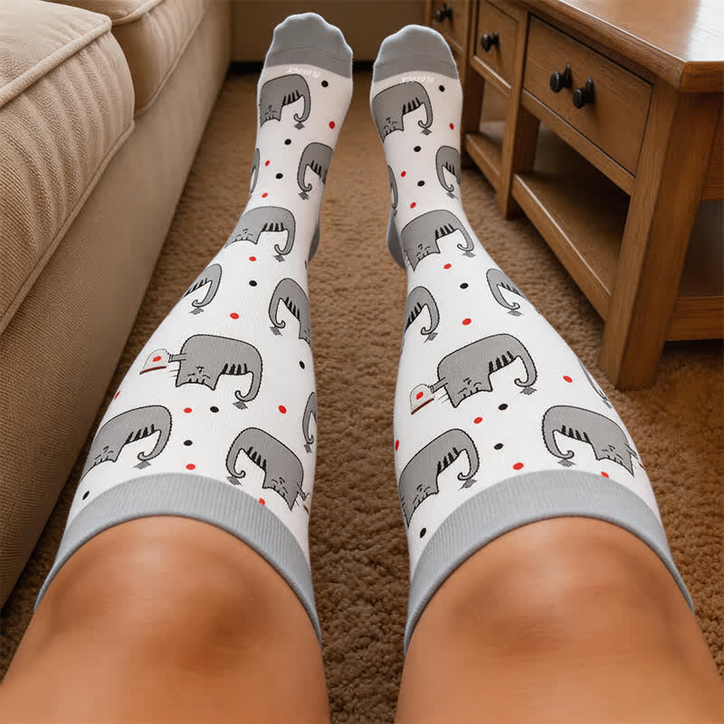 Chaussettes de compression grandes tailles à motif chat joueur - image 1