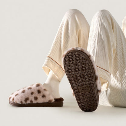 Pantoufles d'intérieur chaudes et confortables doublées de peluche à motif vache - image 4