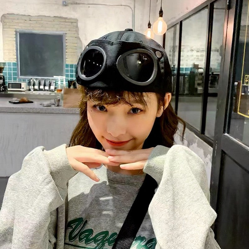 Chapeau style streetwear vintage à lunettes - image 1
