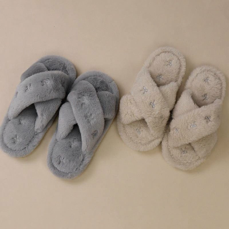 Pantoufles à brides croisées en peluche à bout ouvert - image 5