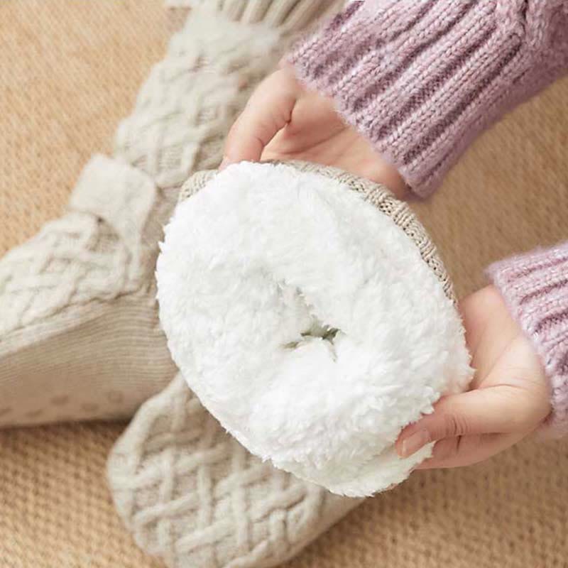 Chaussettes-chaussons douillettes en laine pour Noël - image 15