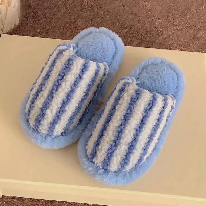 Pantoufles d'intérieur confortables à rayures en peluche - image 3