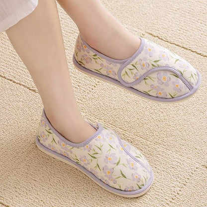 Chaussons d'intérieur moelleux en coton à fleurs et bride ajustable - image 1