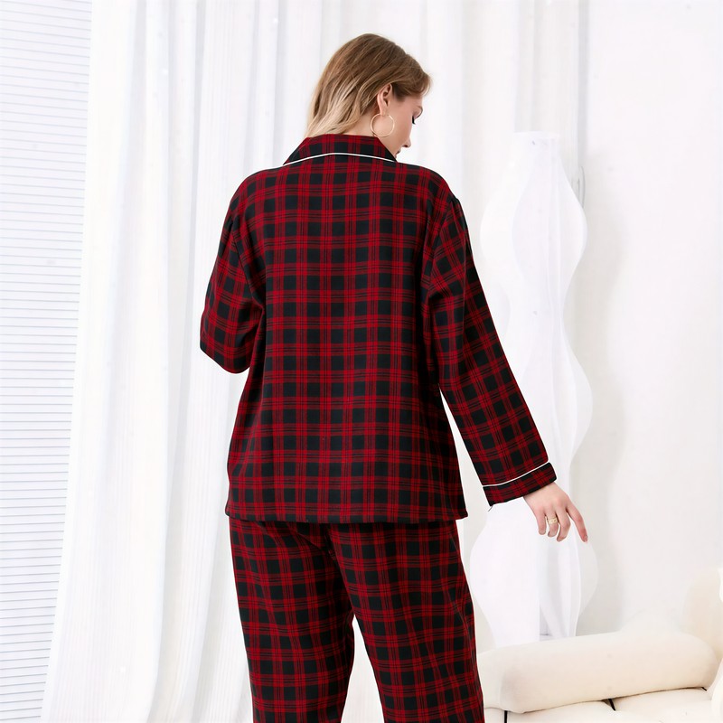 Ensemble pyjama à carreaux rouges et bordures contrastées - image 1