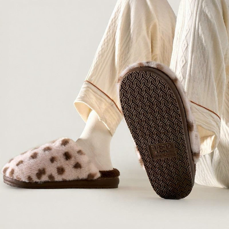 Pantoufles d'intérieur chaudes et confortables doublées de peluche à motif vache - image 6